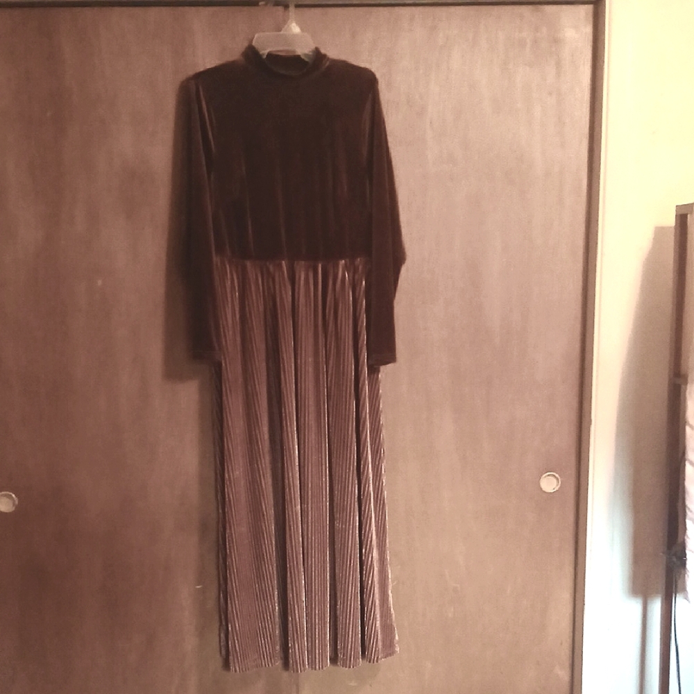 SHEIN Chocolate Velvet Long Sleeve Dress
